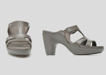 Las sandalias de tacón de Crocs arrasan en ventas