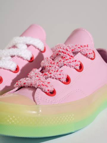 Las zapatillas 'Toy' diseñadas por JW Anderson para Converse.
