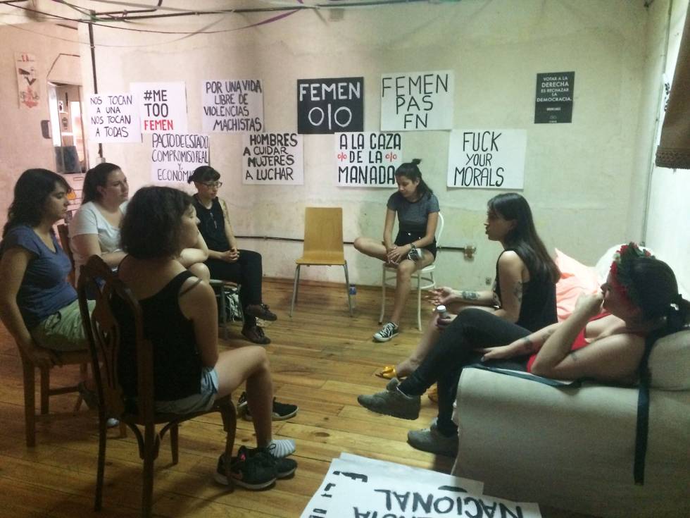Así se preparan y luchan las activistas de Femen