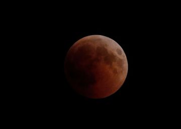 L’eclipsi lunar amb lluna de sang del 2018, en imatges