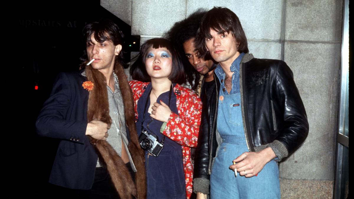 Látex, punk y una lamida de botas