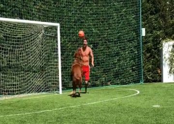 Leo Messi prepara la pretemporada con su perro ‘Hulk’ y un inesperado comentarista