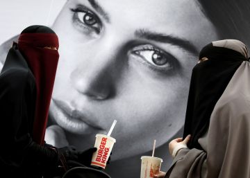 Mujeres que dialogan