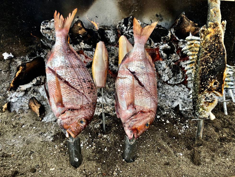 URTAS DEL ESTRECHO, LUBINA, CALAMAR Y SARDINAS AL ESPETO CAPEL