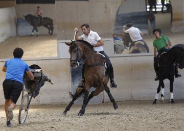 A caballo entre Pablo y Guillermo Hermoso de Mendoza