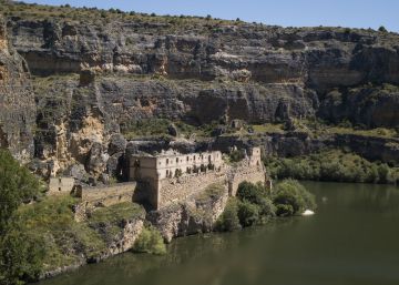 Un recorrido por conventos, castillos y palacios que penden de un hilo