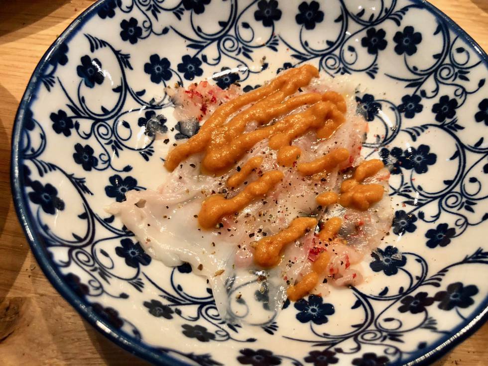 CARPACCIO DE CARABINEROS CON LARDO DI COLONATA Y BISQUE DE CRUSTÁCEOS CAPEL
