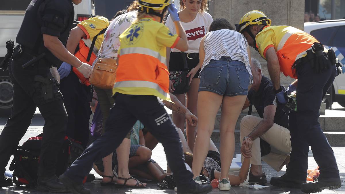 Un grupo de heridos en el atentado.