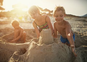 11 artículos para que tus hijos se bañen seguros y no se pierdan en la playa