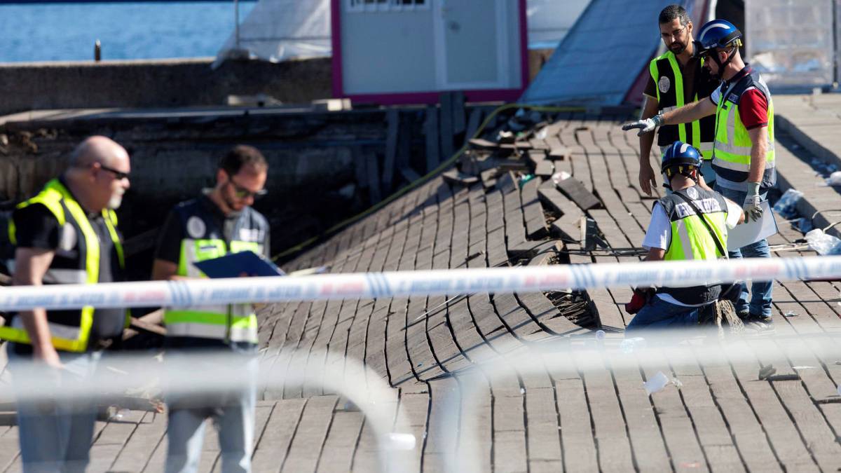 La policía científica en paseo de Vigo.