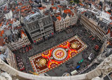 La Grand Place de Bruselas, cubierta por un tapiz floral gigante