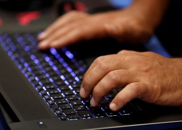 Hackear a sociedades abiertas