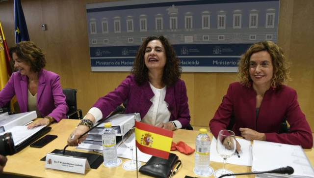 María Jesús Montero y Meritxell Batet.
