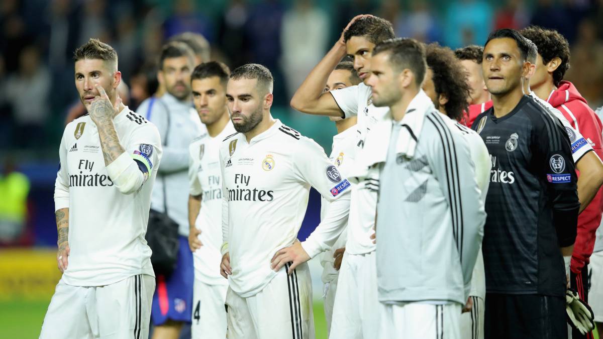 La plantilla del Madrid derrotada por el Atlético.
