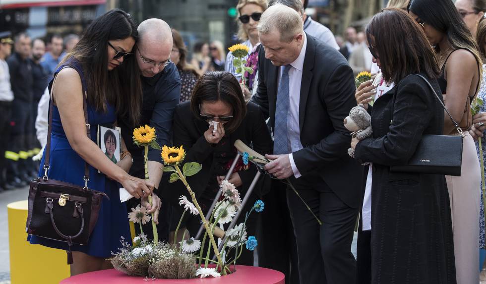 Los homenajes por el aniversario de los atentados en Barcelona y Cambrils, en imágenes
