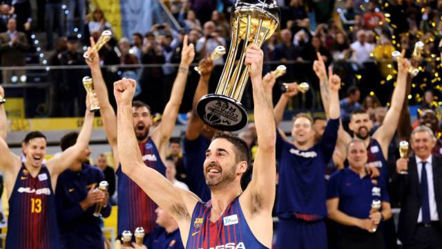 Navarro levanta el título de Copa este año.