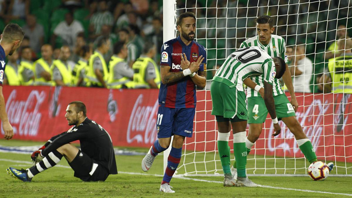 Morales celebra su gol al Betis.