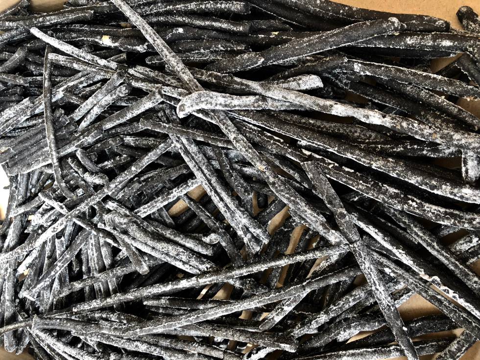 PICOS NEGROS ELABORADOS CON GUISO DE CHOCOS ENTEROS DE TRASMALLO CAPEL