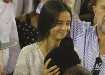 El torero Roca Rey brinda un toro a Victoria Federica “por un futuro de la fiesta todos juntos”