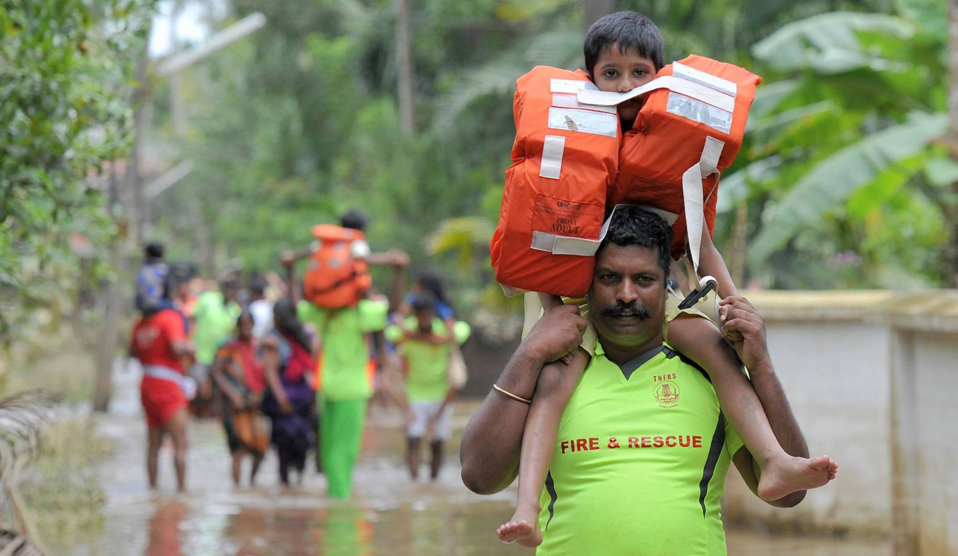 Rescate de afectos en el distrito de Thrissur, Kerala.
