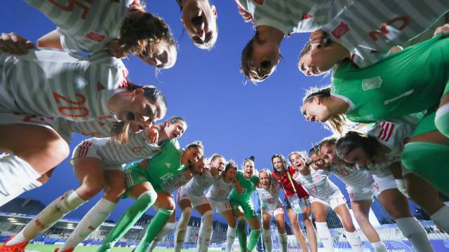 Las jugadoras celebran su triunfo.