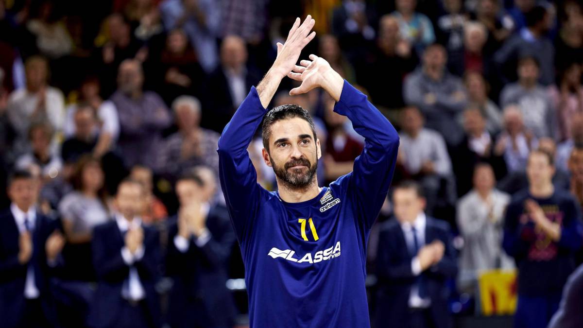 Navarro saluda al público en un partido de 2017.