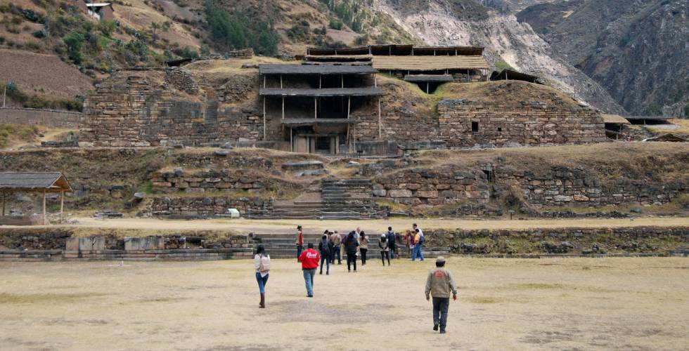 La plaza principal y el templo mayor de Chavín de Huántar, en Perú.