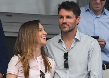 Hilary Swank se casa en secreto con el emprendedor Philip Schneider en un bosque de California