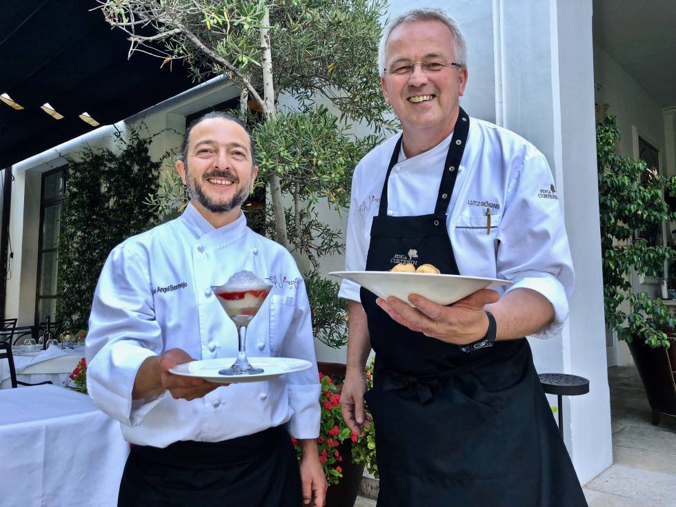 EL PASTELERO ÁGEL BERMEJO Y EL CHEF EJECUTIVO DEL HOTEL FINCA CORTESIN LUTZ BÖSING CAPEL