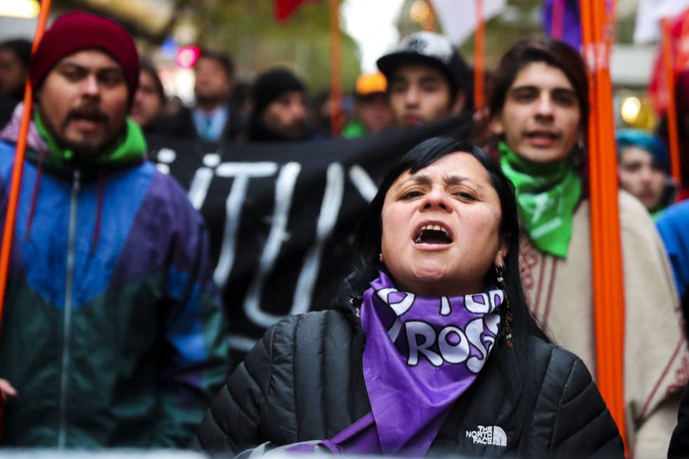 Jóvenes chilenos protestan por la baja inversión educativa, la precarización laboral y la falta de empleos. (Santiago, 23082018)