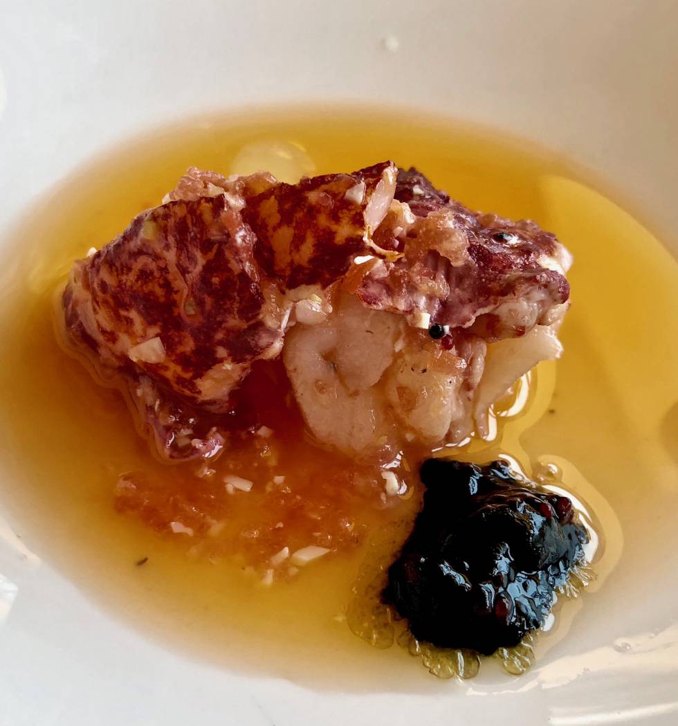 SALPICÓN DE BOGAVANTE HEMBRA CON SU HUEVA EN FORMACIÓN CAPEL