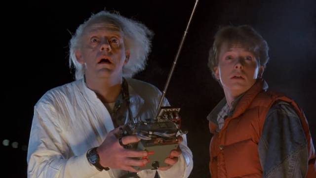 Doc y Marty McFly en una imagen de la primera película de 'Regreso al futuro'.
