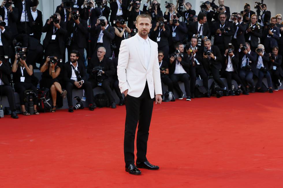 Ryan Gosling en Venecia: cómo ser el rey de la alfombra roja en ocho pasos