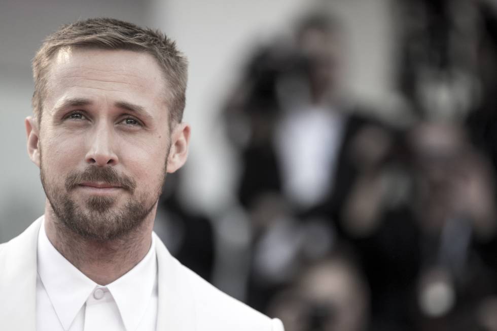 Ryan Gosling en Venecia: cómo ser el rey de la alfombra roja en ocho pasos