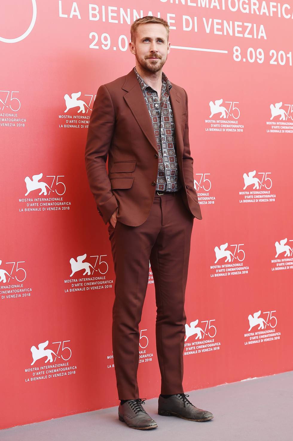 Ryan Gosling en Venecia: cómo ser el rey de la alfombra roja en ocho pasos