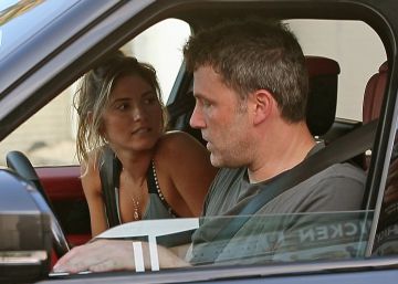 La modelo de ‘Playboy’ que salió con Ben Affleck niega ser la causante de su recaída