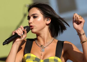 Dua Lipa suena distinta al volante de un Jaguar eléctrico