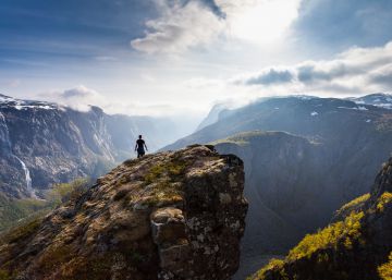 Senderismo en las montañas de Noruega
