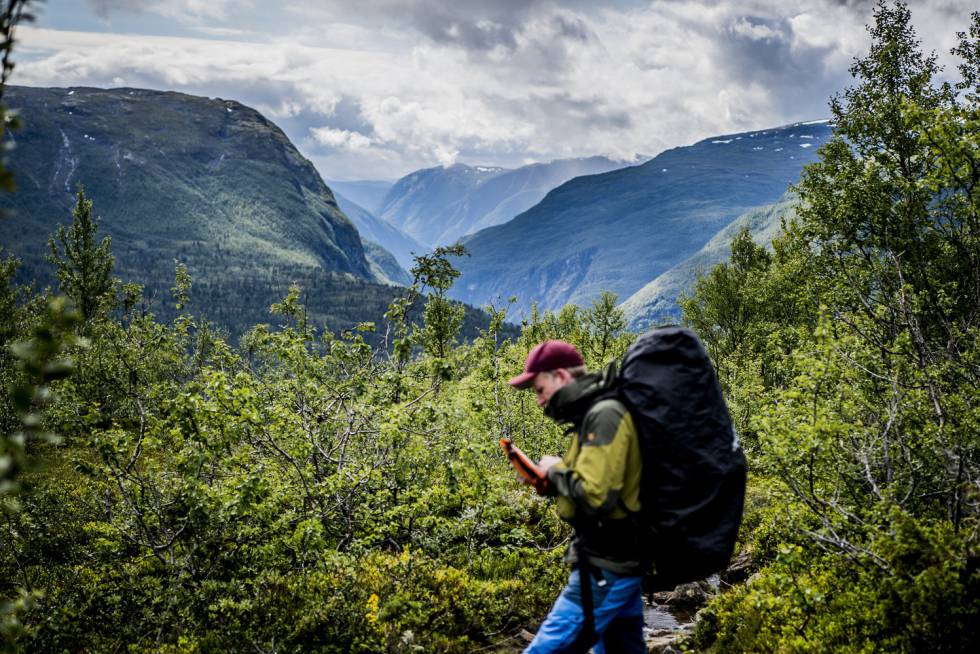 Senderismo en las montañas de Noruega