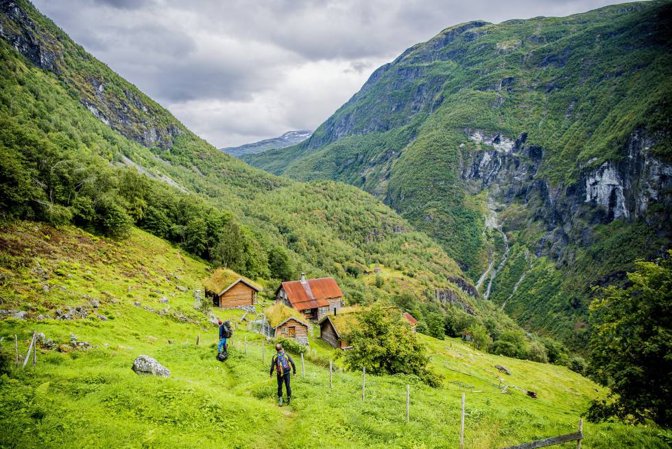 Senderismo en las montañas de Noruega