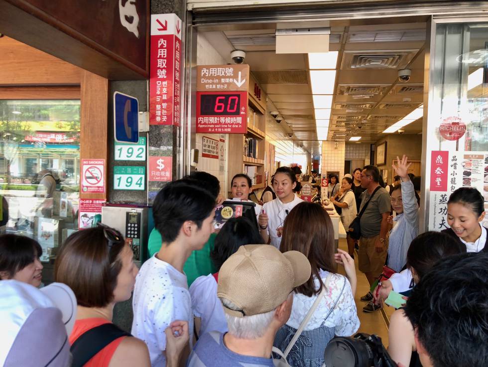 AGLOMERACIONES EN LA PUERTA DE DIN TAI FUNG CAPEL