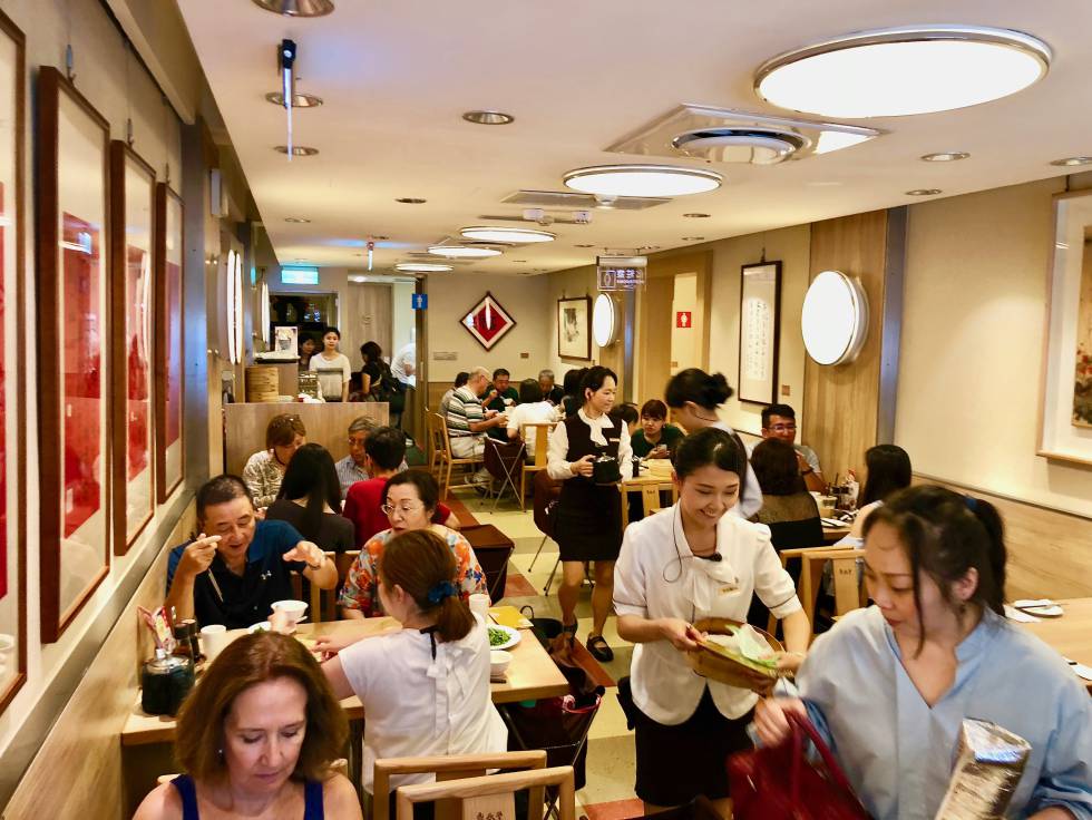 UNO DE LOS COMEDORES DE DIN TAI FUNG, SIEMPRE LLENOS CAPEL