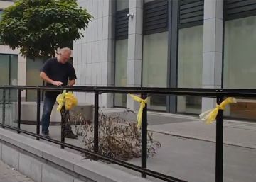 Retiran varios lazos amarillos del tribunal del caso Llarena en Bruselas