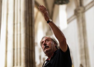 Julio Llamazares recorre la Catedral Magistral de Alcalá de Henares