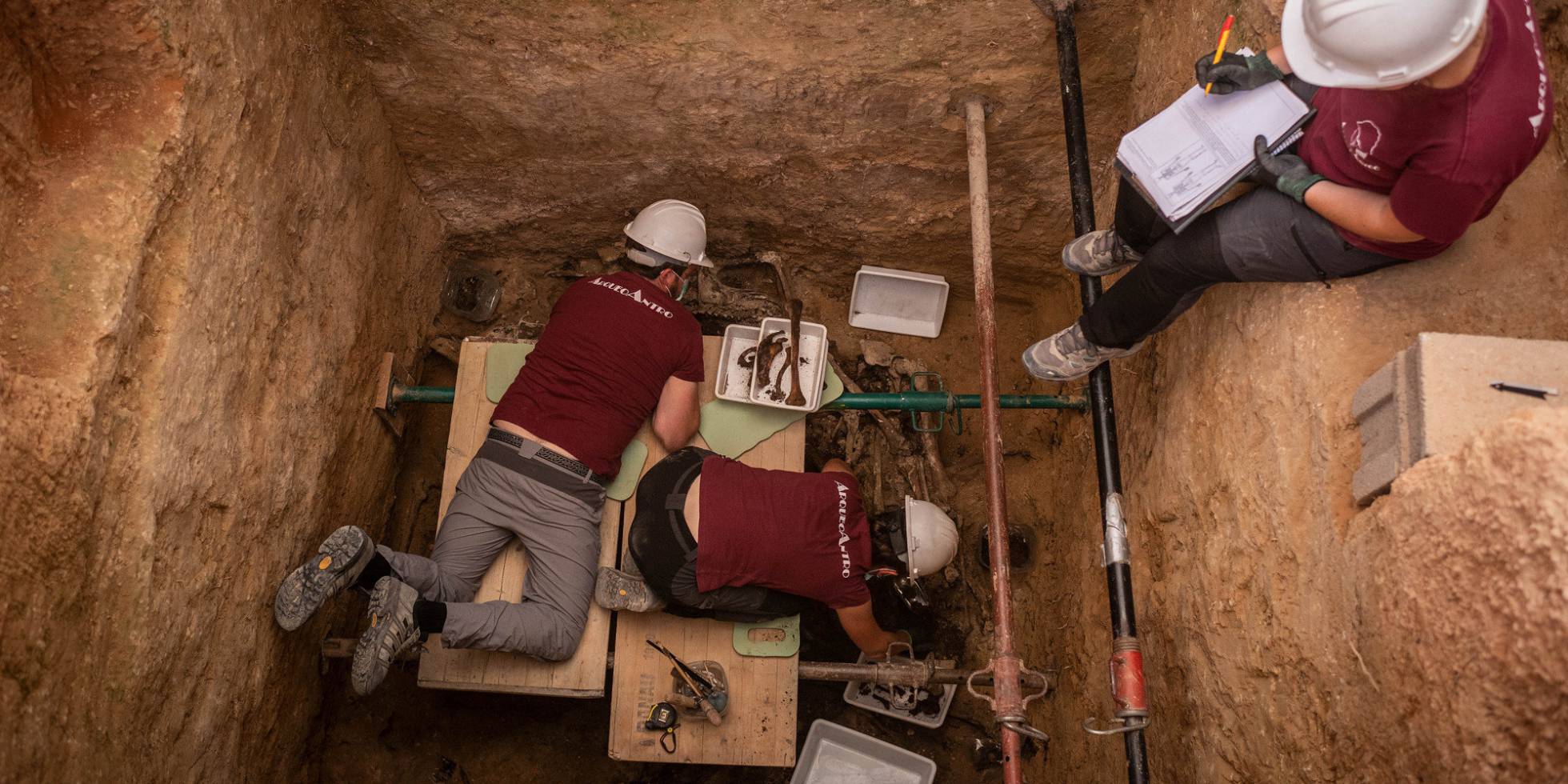 Las labores de exhumación en la fosa 112 de Paterna