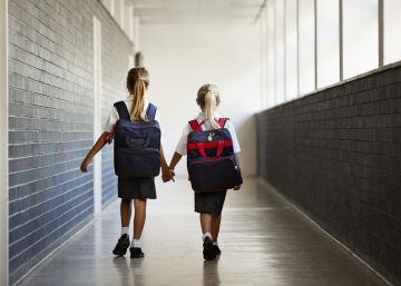 Este es el peso máximo que debe llevar su hijo en la mochila