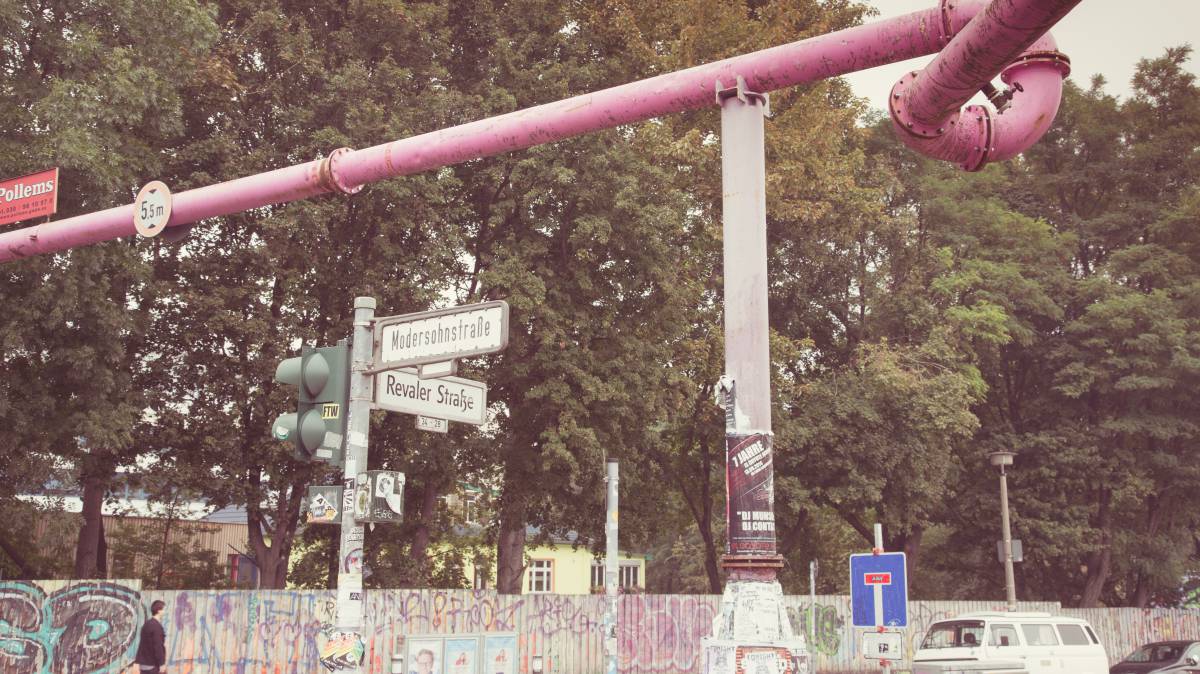 El misterio de las tuberías rosas por la calles de Berlín