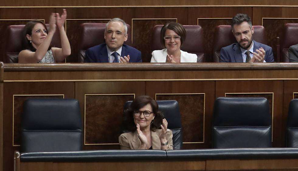 La votación que aprueba la exhumación de los restos de Franco, en imágenes