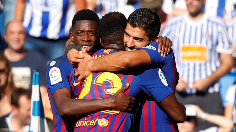 Soccer Football - La Liga Santander - Real Sociedad vs FC Barcelona - Anoeta Stadium, San Sebastian, Spain - September 15, 2018 Barcelona's Luis Suarez celebrates scoring their first goal with team mates REUTERSPaul Hanna
