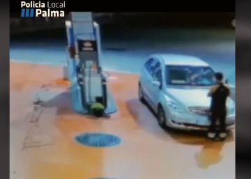 Una mujer atropella a un empleado de una gasolinera cuando intentaba irse sin pagar